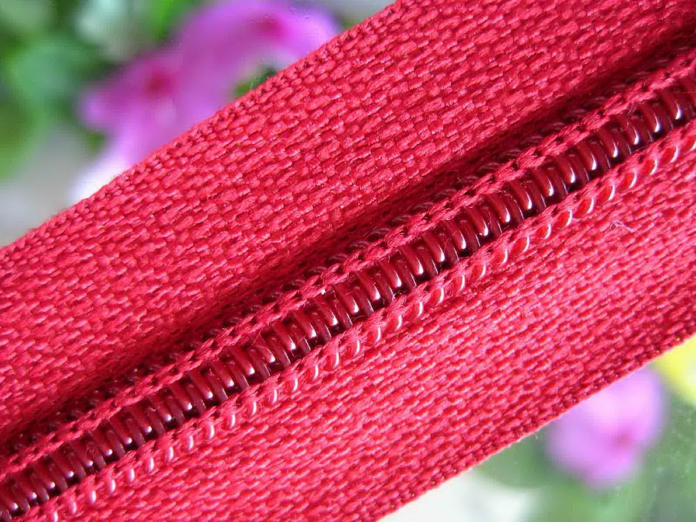 拉链 细节处的时尚与品质——走进广东冠业拉链服饰